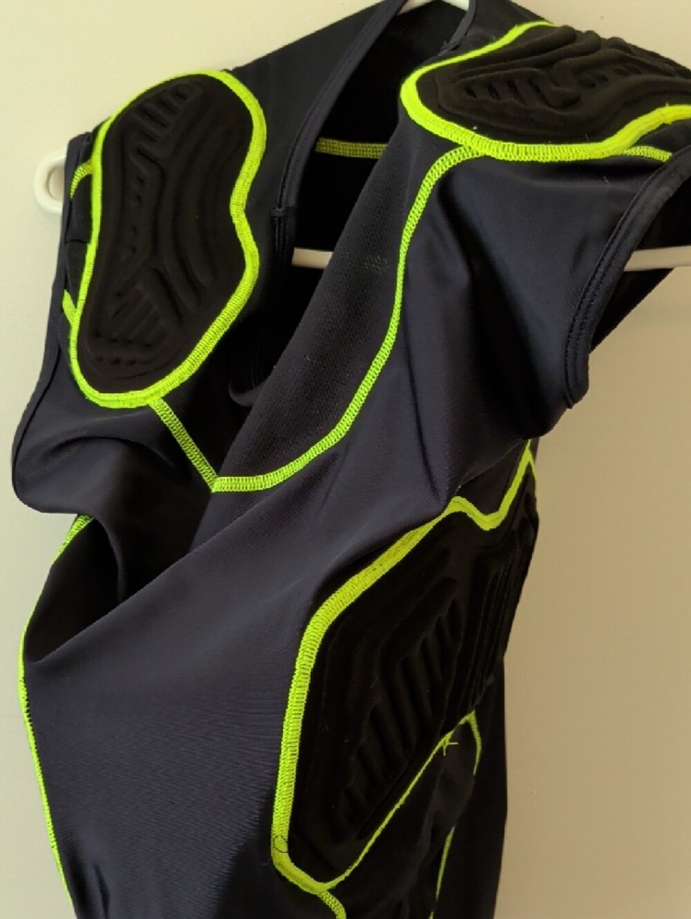 🏈 🏉 Shoulder & Rib Protector (Champro) - Picture 4 of 4